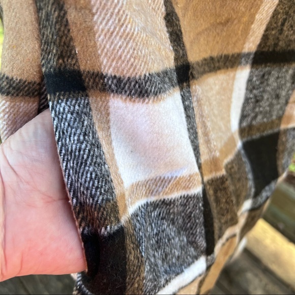Plaid Jacket / shacket - Picture 15 of 16